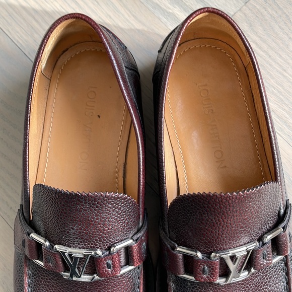 Louis Vuitton Major loafer in brown. The vamp is signed silver-tone LV Initials - Picture 4 of 7